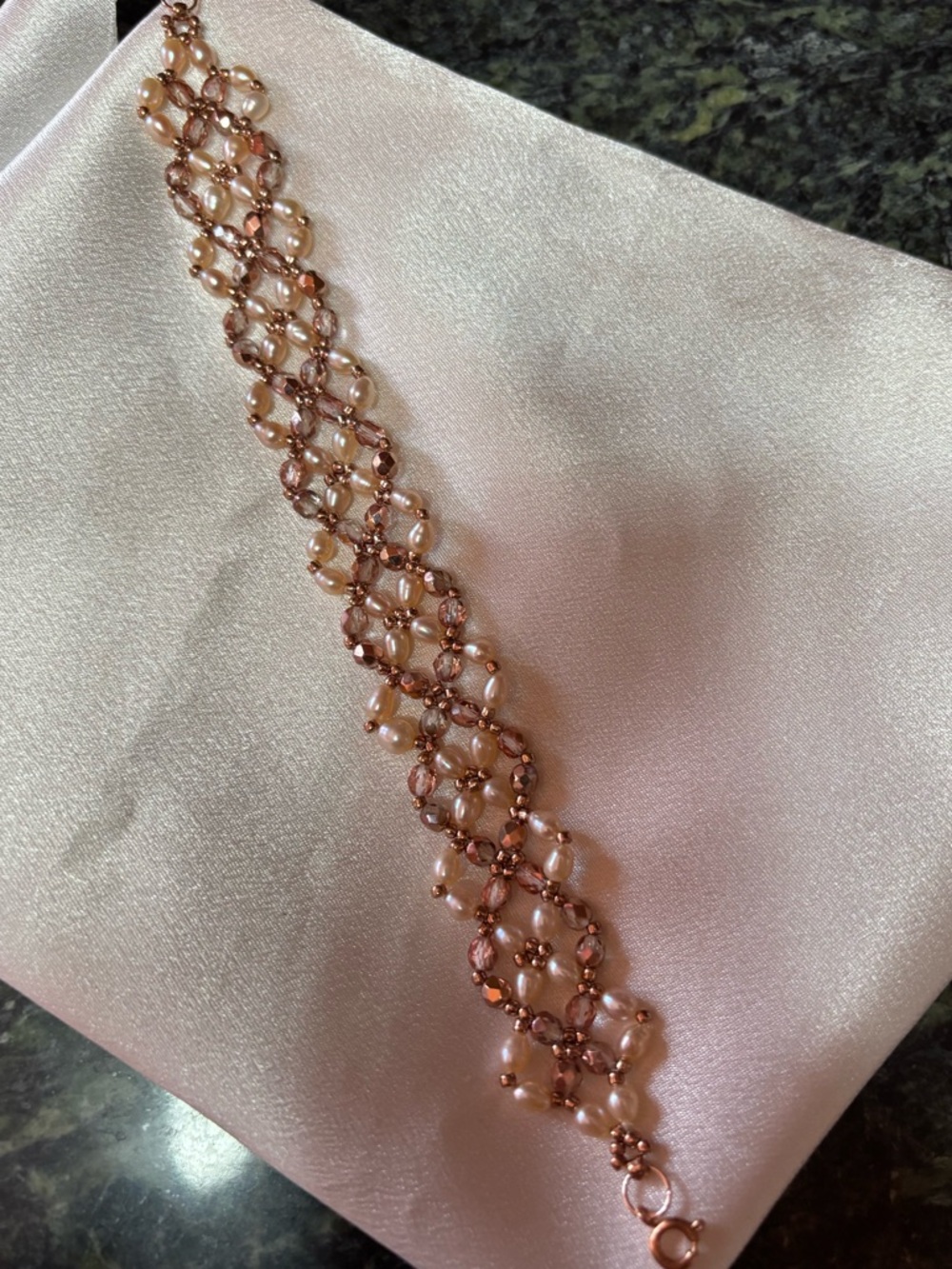 Freshwater pearl bracelet with coppertone crystal accent beads 8 inches - Picture 5 of 8